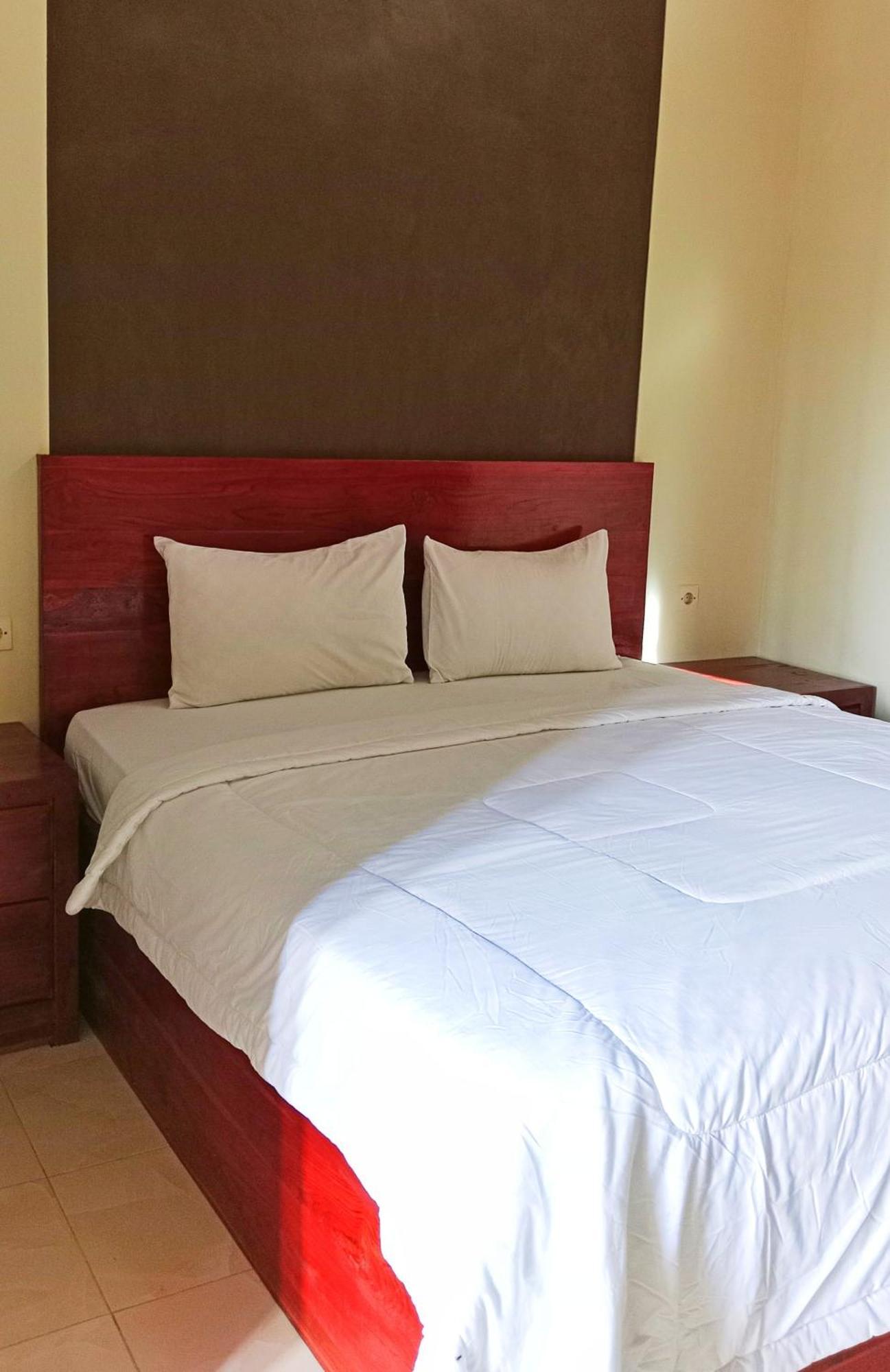 Grand Khalifah Guesthouse Sumbawa Exterior foto